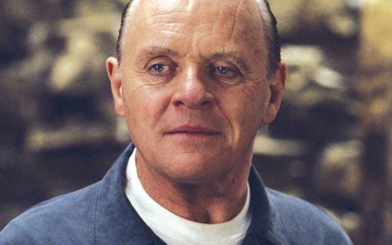 Im Lauf seiner Karriere gewann Anthony Hopkins zweimal den Oscar, für "Das Schweigen der Lämmer" (Bild) und "The Father", insgesamt war der Brite sechsmal für den Goldjungen nominiert. In seiner Vita finden sich zahlreiche Filme, die nicht zuletzt dank ihm zu Kritiker-Lieblingen avancierten. Anlässlich der Free-TV-Premiere von "One Life" (Montag, 27. Januar, 22.15 Uhr, ZDF) erinnert die Galerie an seine größten Rollen. 