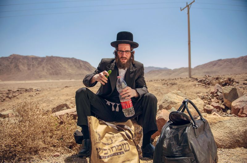 Eigentlich will Ben (Luzer Twersky) eine jüdische Gemeinde retten. Doch in der Wüste kommt alles ganz anders ...
