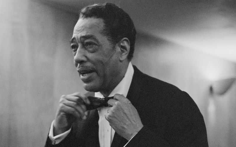 Hätten Sie es gewusst? Vor 125 Jahren am 28. April wurde Jazz-Legende Duke Ellington geboren, schon kurz nach seinem Tod 1974 widmete ihm eine weitere Ikone einen Song: Stevie Wonder komponierte "Sir Duke" als Hommage für den Komponisten und Bandleader. Nur eine von zahlreichen schönen und skurrilen Huldigungen der Musikgeschichte ...