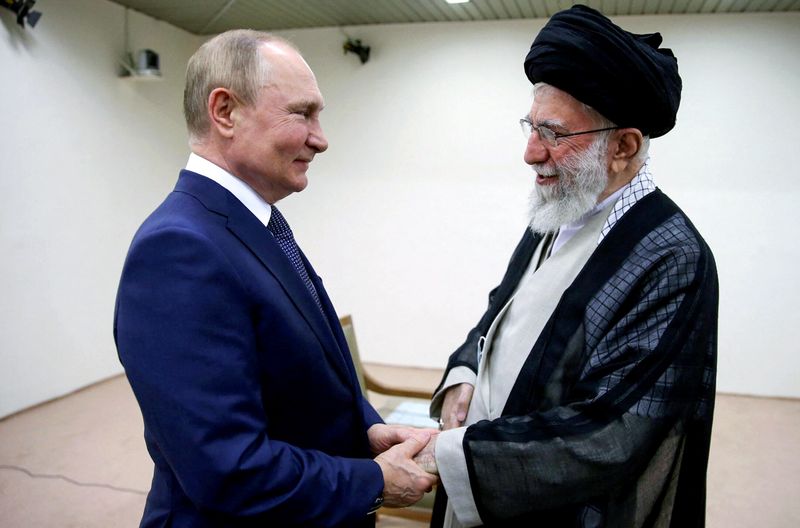 Wladimir Putin (links) und Ajatollah Ali Chamenei bemühen sich um gute Beziehungen zwischen Russland und dem Iran - auf geopolitischer und wirtschaftlicher Ebene.