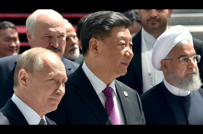 Die Annäherung der neuen Machtblöcke wird im Westen mit Sorge gesehen (von links): Wladimir Putin, Alexander Lukaschenko, Xi Jinping  und Ebrahim Raisi.
