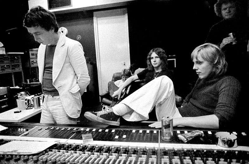 George Young (links) hielt sich meist im Hintergrund: Er war künstlerischer Berater und Produzent bei AC/DC.