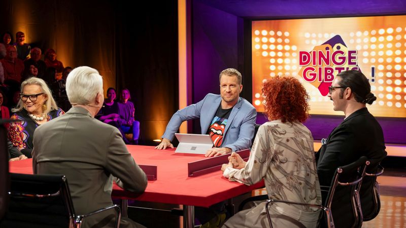 Lustige Raterei um den Wert von kuriosen Gegenständen. Bei "Dinge gibt's!" (RTLZWEI) ist der Name der Show Programm. 