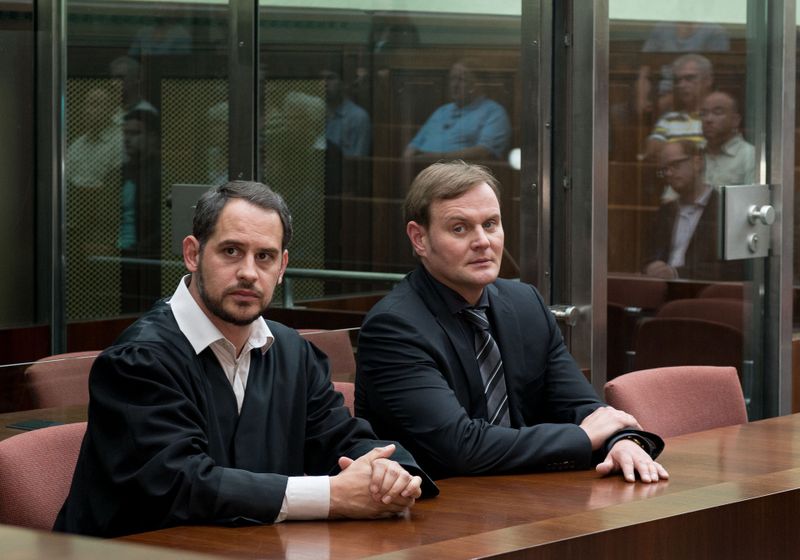 Der Anwalt (Moritz Bleibtreu, links) und sein Mandant Thorsten Paulsberg (Devid Striesow): Die Miniserie "Schuld nach Ferdinand von Schirach" bietet deutsches Serienfernsehen gehobener Klasse.
