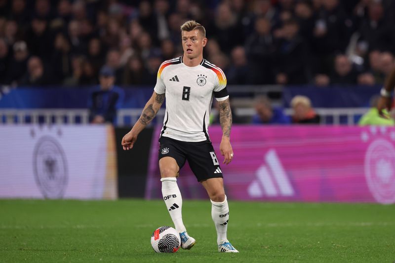 Am 14. Juni startet in München die UEFA EURO 2024 mit dem Eröffnungsspiel zwischen Deutschland und Schottland. Einer der großen deutschen Hoffnungsträger bei der Heim-EM: Nationalmannschafts-Rückkehrer Toni Kroos (Bild).