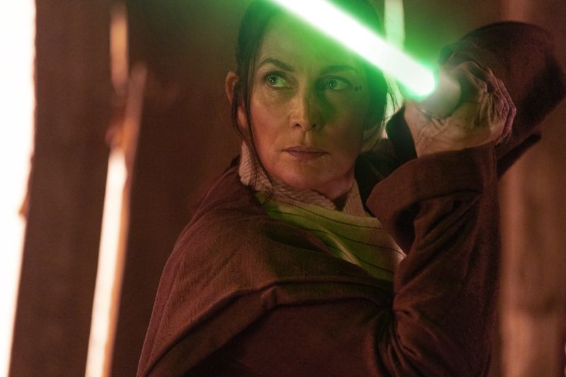 Wacker, aber aussichtslos: "Matrix"-Star Carrie Anne Moss wehrt sich als Jedi-Meisterin Indara gegen eine Sith-Attentäterin.