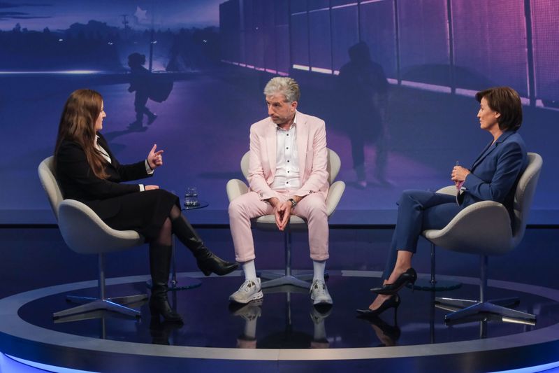 Janine Wissler (links) und Boris Palmer vertraten bei Moderatorin Sandra Maischberger konträre Standpunkte.