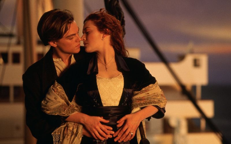 Ein Wunder, dass der Eisberg, welcher der "Titanic" zum Verhängnis wurde, nicht geschmolzen ist im Angesicht dieser Liebenden: Kate Winslet und Leonardo DiCaprio knutschten sich 1997 wechselseitig in eine Weltkarriere.