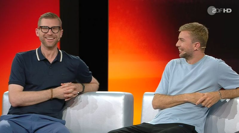 Per Mertesacker (links) und Christoph Kramer (rechts): Die beiden Fußball-Weltmeister und ZDF-Moderator Jochen Breyer sind mittlerweile Freunde geworden.