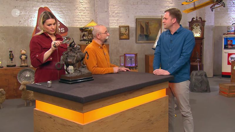 Verkäufer Jens aus Dorsten brachte eine prächtige Skulptur zu Horst Lichter in der Mittwochsausgabe der ZDF-Trödelshow "Bares für Rares". Er wünschte sich 1.500 Euro.