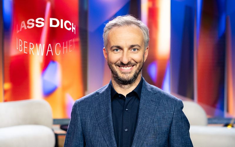 Jan Böhmermanns Primetime-Sendung "Lass dich überwachen!" ist dreifach für den Deutschen Fernsehpreis nominiert.