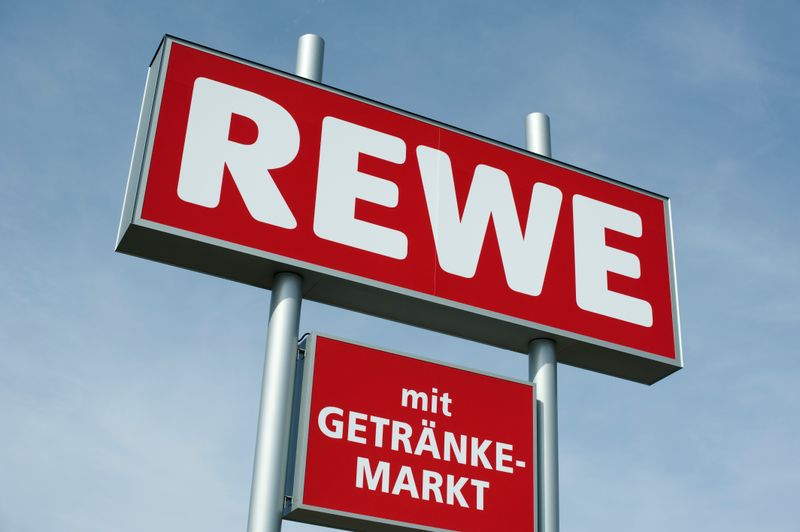 Aufgrund von Abweichungen in Geruch und Geschmack wird bei Rewe, Penny und Norma verkauftes Mineralwasser vorsorglich zurückgerufen.