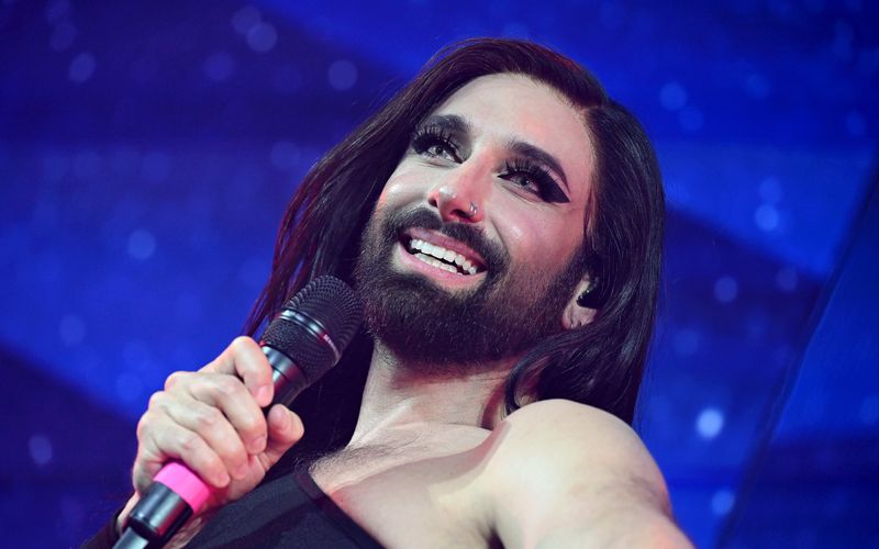 Mit "Rise Like a Phoenix" gewann Conchita Wurst 2014 den 59. Eurovision Song Contest in Kopenhagen. Seither sind die Kunstfigur und ihr österreichischer Erschöpfer Tom Neuwirth aus der deutschsprachigen Medienwelt nicht wegzudenken. 