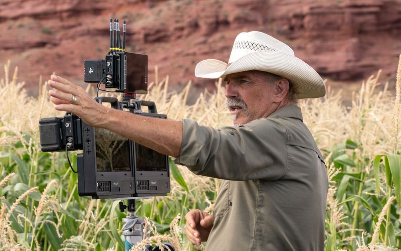 Kevin Costner am Set von "Horizon": Mit dem Western-Epos ging der Star ins Risiko.