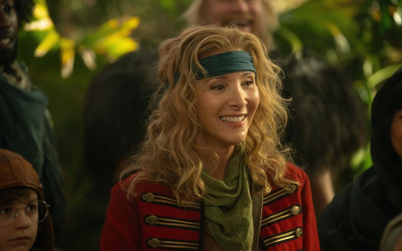 Wiedersehen mit "Friends"-Star Lisa Kudrow: In Taika Waititis Apple-Serie "Time Bandits" spielt sie die Anführerin der Diebesbande, die wie im Originalfilm von 1981 eine Karte mit Zeitportalen entwendet hat. Nur, dass die Diebe diesmal keine Zwerge sind. Dafür bleibt der elfjährige Nerd-Held ziemlich ähnlich ...