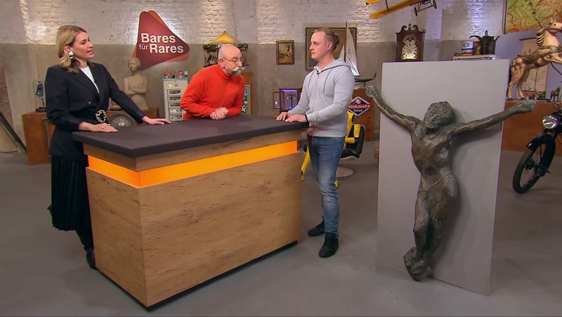 "Hui", da musste Horst Lichter (Mitte) in der Montagsausgabe der ZDF-Trödelshow "Bares für Rares" erst einmal tief ausatmen.