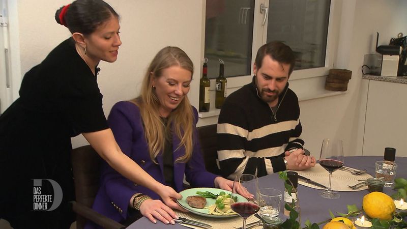 Kira und Tim freuen sich auf die selbstgemachte Pasta und Rinderfilet. Da kann man eigentlich nichts falsch machen.
