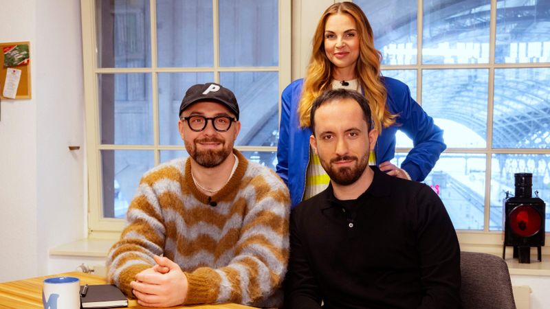 Popstar Mark Forster (links), Moderatorin Annika Lau und Star-Pianist Igor Levit suchen nach unentdeckten Klavier-Talenten.