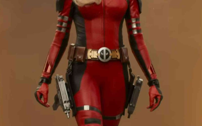 Schwer bewaffnet und blond: Sonst weiß man noch nicht viel über Lady Deadpool.