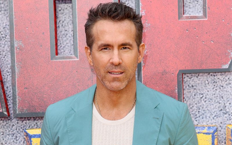 Ryan Reynolds (neuer Film "Deadpool & Wolverine", ab sofort im Kino) zählt mittlerweile zu Hollywoods größten Stars. Doch wissen Sie, wie und wo der gebürtige Kanadier seine Karriere begann? Mit welcher Sängerin er einst verheiratet war? Dass er Besitzer eines Fußballvereins ist? Die Galerie klärt auf!  