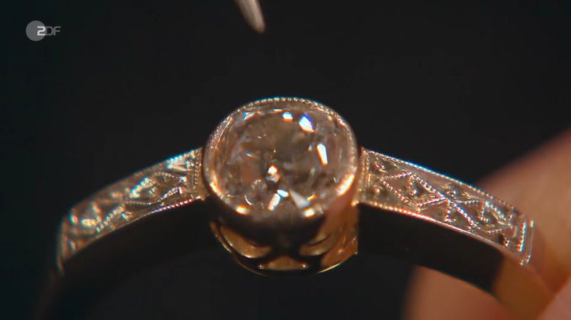 Der Zustand von Omas Diamant-Ring, der aus den 1940er- bis 50er-Jahren stammt, war sehr gut.