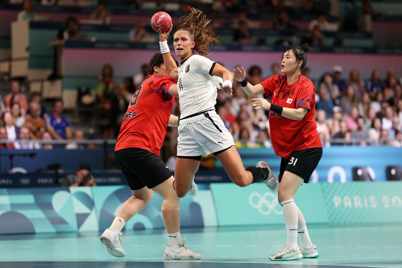 Saß der Wurf von Xenia Smits im Spiel der deutschen Handballerinnen gegen Südkorea? Nutzer des ZDF-Livestreams bekamen es nicht mit - denn der ZDF-Livestream brach kurz vor Spielende, mitten im dramatischen Showdown zur überraschenden 22:23-Niederlage der Deutschen ab.