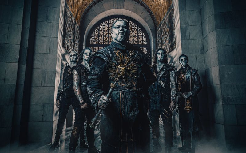 Powerwolf zeigen sich mit "Wake Up The Wicked" von einer neuen Seite.