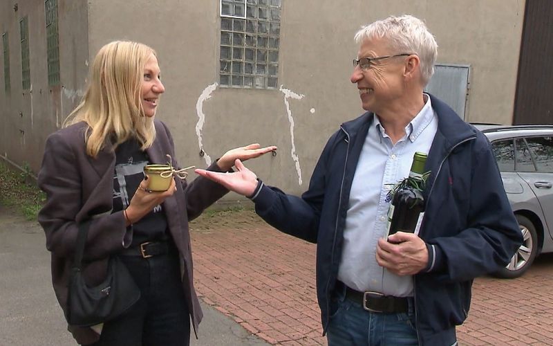 Großes Hallo beim Aufeinandertreffen: Bettina und Ralf kennen sich schon ziemlich lange, wussten aber nichts von der gegenseitigen Teilnahme am "perfekten Dinner".
