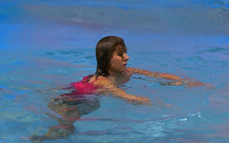 Welches Schwimmabzeichen Claudia Obert in der Schule gemacht hat, ist nicht bekannt. Womöglich liegen ihre Kernkompetenzen aber eher am als im Pool. Bei "Splash! Das Promi-Pool-Quiz" sorgte die Reality-erfahrene Unternehmerin für einen kleinen Schreckmoment. Zum Glück rückte sofort eine "Rettungsschwimmerin" aus. Doch der Reihe nach ...