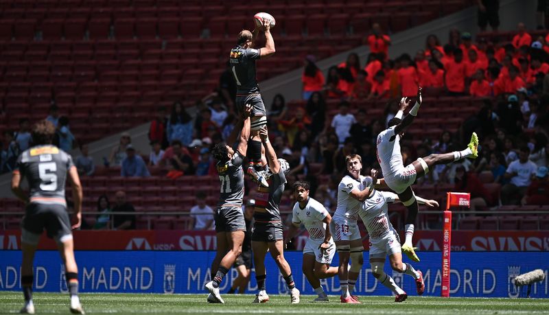 Die deutschen Rugby-Nationalspieler spielen in Schwarz - und nennen sich dazu passend "schwarze Adler".