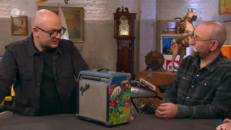 Der geschichtsträchtige Verstärker stand einst im Proberaum von Nena, was Horst Lichter (rechts) staunen ließ.