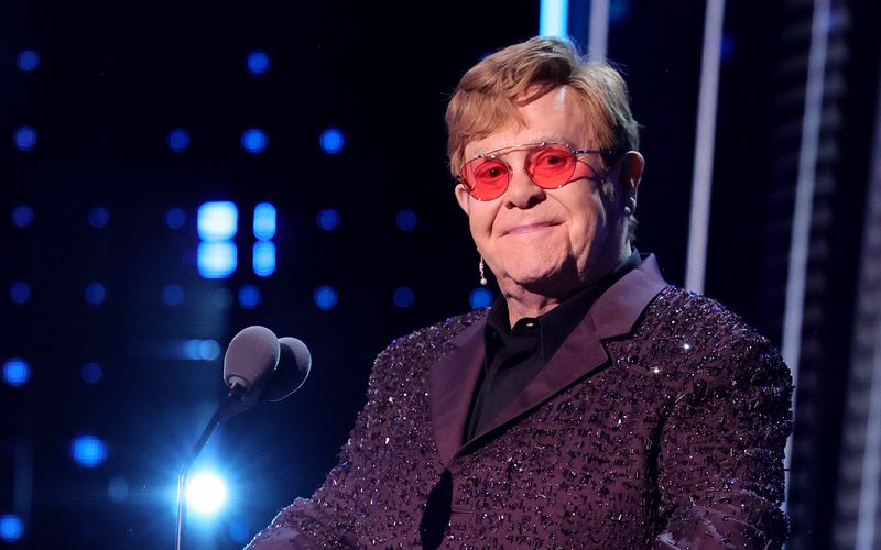 Aktuell erholt sich Elton John von den Folgen einer schweren Augeninfektion.