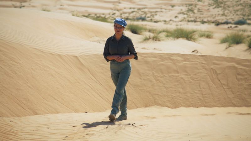 Antje Boetius untersucht Überlebensstrategien im extremen Naturraum Wüste, hier im Oman.