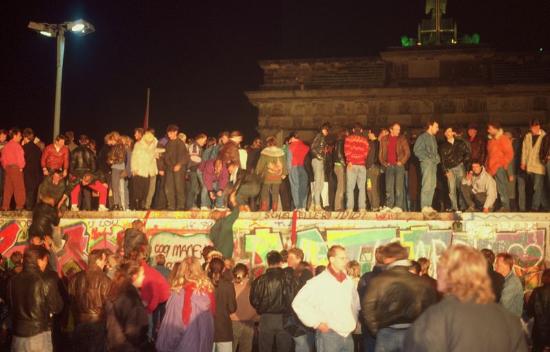 Am 9. November 1989 fiel die Berliner Mauer. In den Monaten zuvor zeigte sich in Leipzig und Dresden, ob die sich anbahnende Revolution friedlich bleiben würde.