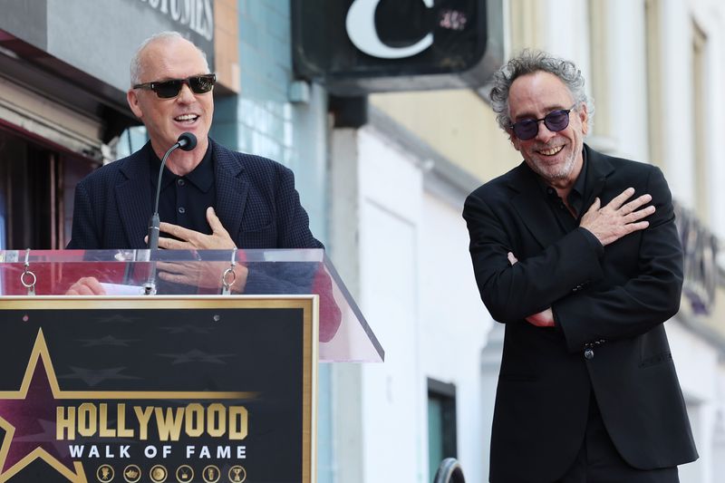 Angesichts der Ehrung von Tim Burton (rechts) hielt Schauspieler Michael Keaton eine Rede.