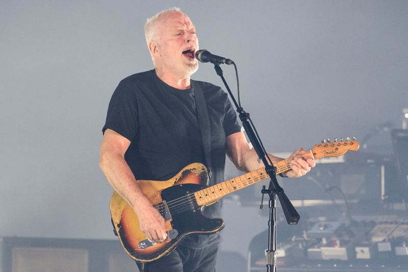 Zugegeben: In erster Linie wird David Gilmour bis heute "nur" als Gitarrist von Pink Floyd wahrgenommen. Dabei wurde er in den 80er-Jahren nach dem Ausstieg von Roger Waters zum Gesicht der britischen Progrock-Legenden. Anlässlich seines neues Albums "Luck And Strange" (VÖ: 6.9.) feiern wir in der Galerie ihn sowie weitere legendäre Frontmänner, die Rockgeschichte schrieben.  