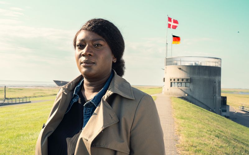 Fallanalystin Gloria Acheampong (Thelma Buabeng) wird vom BKA an die deutsch-dänische Grenze geschickt, um eine Mordserie aufzuklären. "Die Polizistin und die Sprache des Todes" könnte der erste Film einer neuen Reihe von Lars Becker ("Nachtschicht") werden.