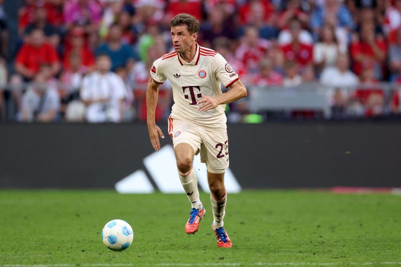 Der FC Bayern München (Bild: Thomas Müller) trifft am ersten Spieltag der reformierten Champions League auf Dinamo Zagreb. DAZN zeigt die Partie am Dienstag, 17. September, ab 21 Uhr live.