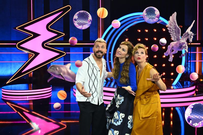 Schrill und bunt - das wird die "Superduper Show" bei ProSieben. Katrin Bauerfeind genießt ihr Format mit den Gästen Annette Frier und Edi Hasanovic.