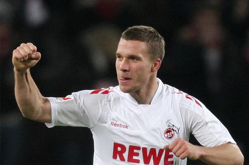 Von 2003 bis 2012 spielte Lukas Podolski für den 1.FC Köln. Nun kehrt er unter dem Motto "Ein letztes Mal in Rut un Wiess" noch einmal in sein Wohnzimmer in Müngersdorf zurück.