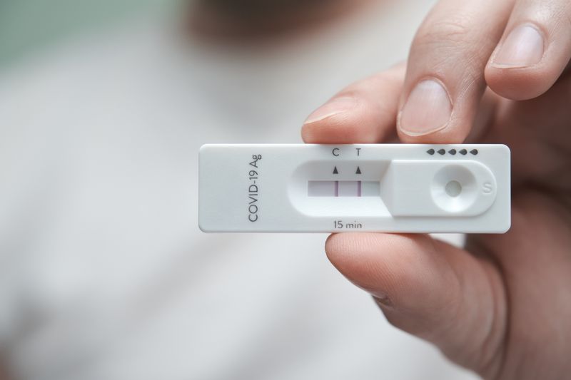 Laut Robert-Koch-Institut (RKI) werden in den nächsten Wochen deutliche mehr Corona-Tests positiv ausfallen. 