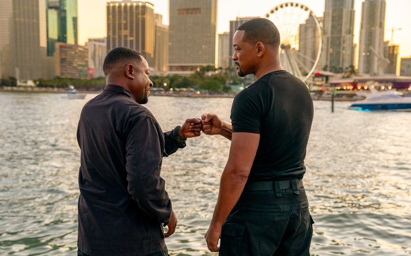 Normalerweise jagen Marcus (Martin Lawrence, links) und Mike (Will Smith) die bösen Buben, in "Bad Boys: Ride or Die" sind sie plötzlich selbst auf der Flucht vor der Polizei.