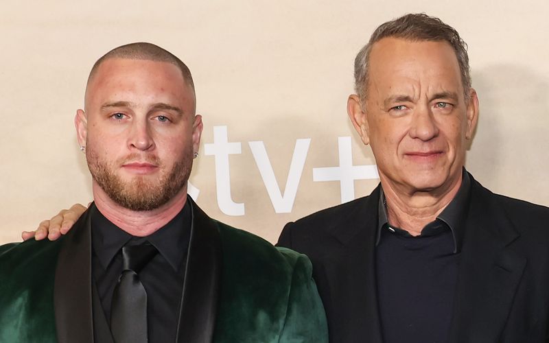 Wehe, wenn sie losgelassen: Ob Hollywood-Star Tom Hanks (rechts) inzwischen besser schlafen kann? Lange Zeit machte sein Sohn Chet (Bild) immer wieder Negativschlagzeilen. Aber mit seinen Nachwuchssorgen steht er nicht alleine da. Wir blicken auf Promi-Söhne und -Töchter, die durch hauptsächlich durch Skandale auffielen ...  (Photo by Amy Sussman/Getty Images)