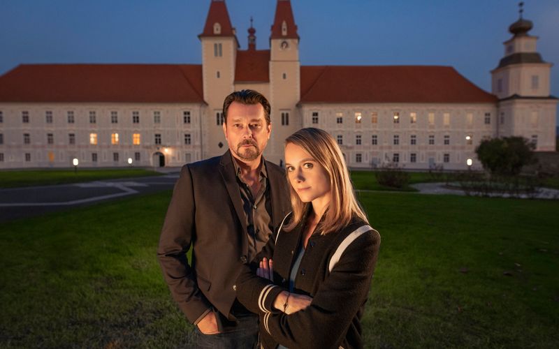 Anni Sulmtaler (Anna Unterberger) und Sascha Bergmann (Hary Prinz) vom LKA Graz gehen in ihrem neuen Fall ins Kloster. 