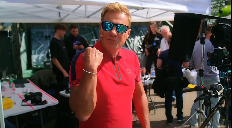 Voller Einsatz: Bei Dieter Bohlen floss bei "Deutschland sucht den Superstar" (RTL) sogar Blut. Der Chef-Juror zog sich einen Cut am Unterarm zu, überlebte aber knapp.