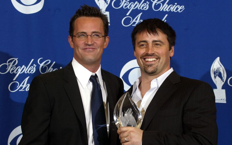 Matthew Perry und Matt LeBlanc verstanden sich auch abseits des "Friends"-Sets prächtig, wie hier 2004 bei den "People's Choice Awards".