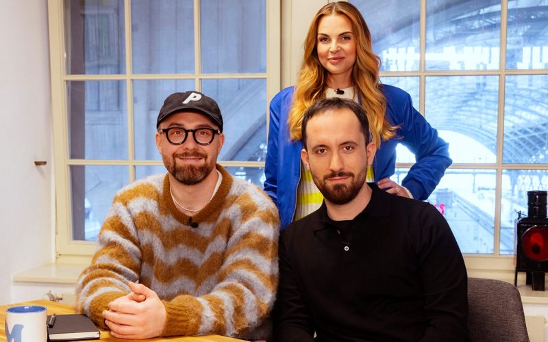 Popstar Mark Forster (links), Moderatorin Annika Lau und Star-Pianist Igor Levit suchen nach unentdeckten Klavier-Talenten.