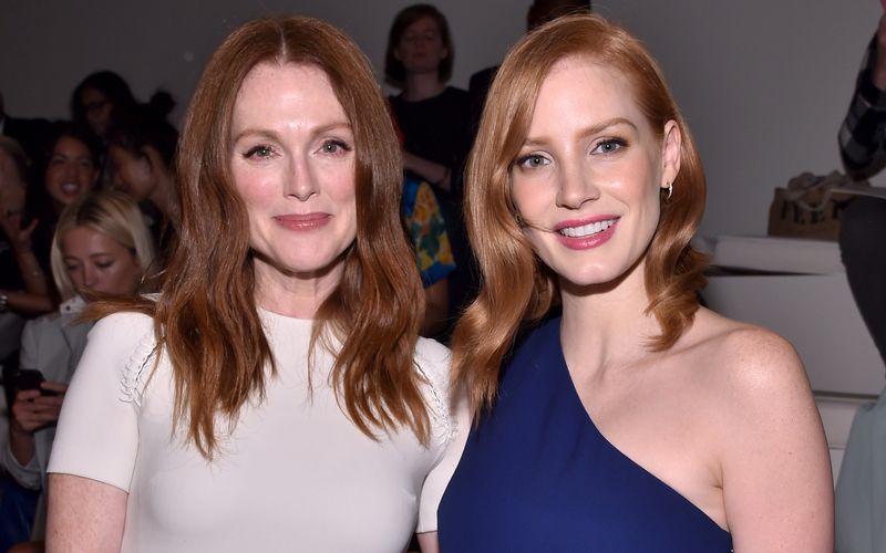 Der Post wurde millionenfach geteilt: Auch die Schauspielerinnen Julianne Moore (links) und Jessica Chastain fielen jüngst auf eine Meta-Betrugsnachricht herein.