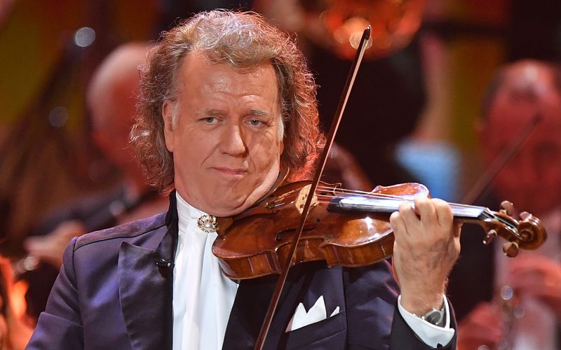 Deutsche Unterhaltung ist ohne unsere niederländischen Nachbarn kaum denkbar - und das nicht erst seit gestern. Anlässlich des 75. Geburtstags von André Rieu am 1. Oktober feiern wir in der Galerie nicht nur sie, sondern unsere liebsten Holländerinnen und Holländer! 