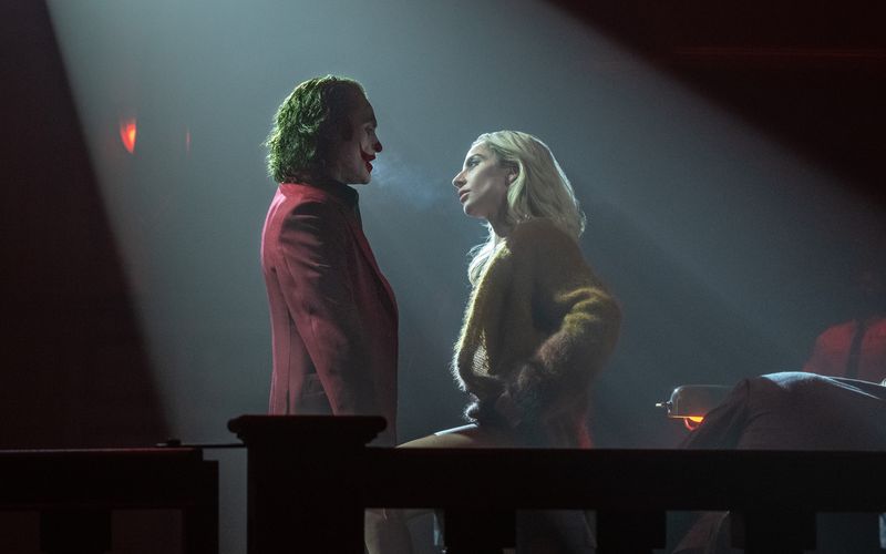 Arthur Fleck alias Joker (Joaquin Phoenix) findet in Harleen Quinzel (Lady Gaga) eine Verbündete.